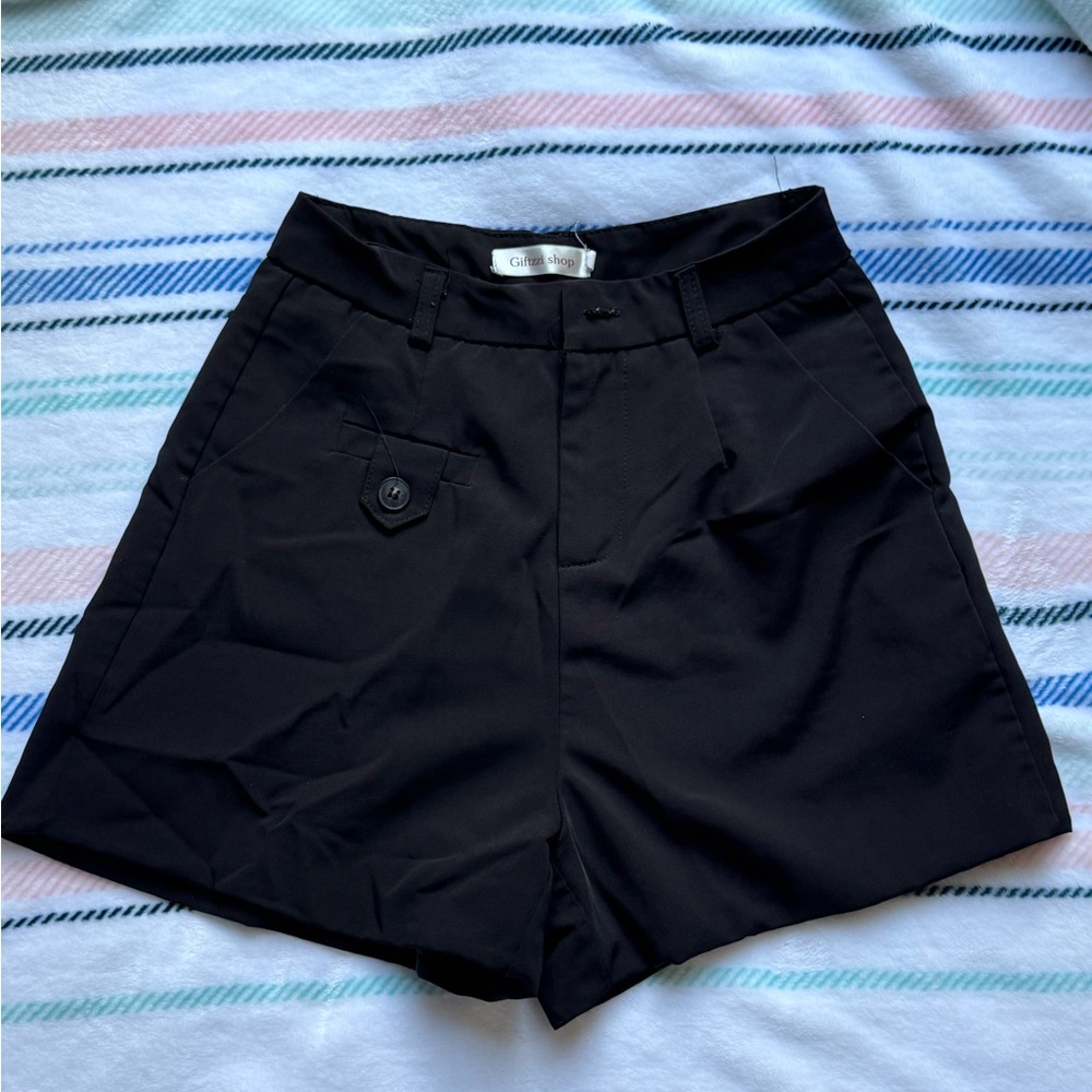 Elegant Black Women's Cargo Shorts